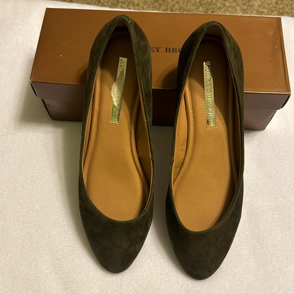New in box - olive leather suede flats - Picture 3 of 5